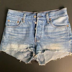 Levi’s 501 button fly size 25 waist shorts